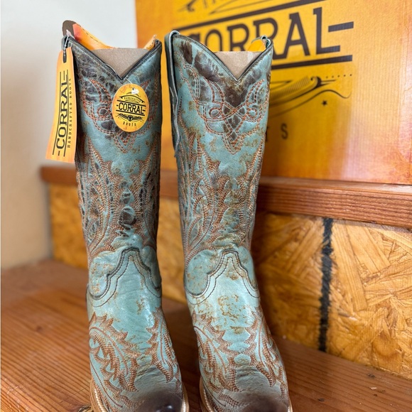 Corral Shoes - Corral Distressed Blue and Brown Western Boots